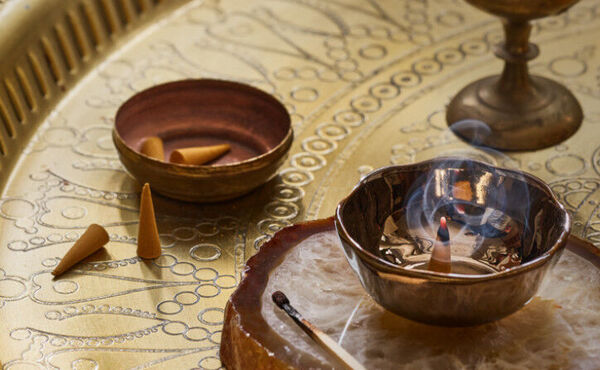 /Magazine/2021/March/incense.jpg
