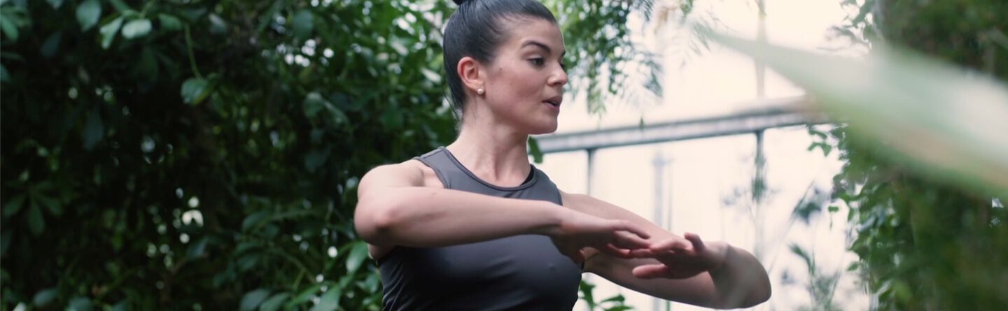 Midday Exercise Routine A 1-hour midday routine that will awaken your senses | Rituals Thailand