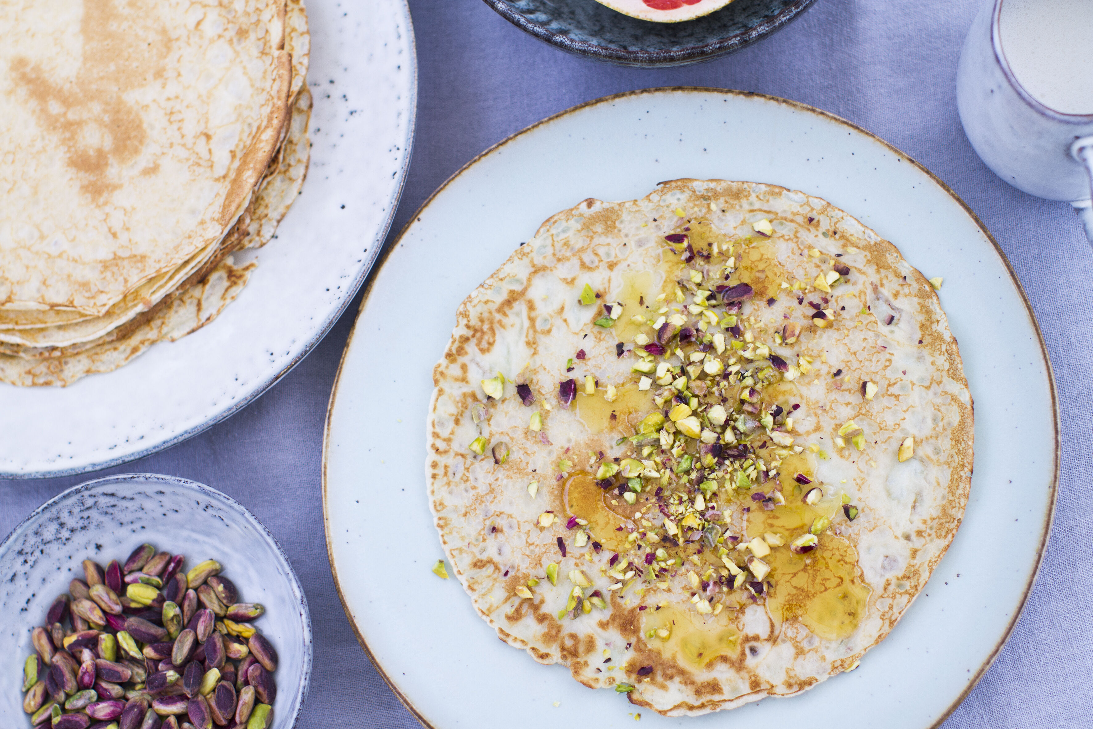 /Magazine/2019/holi/2019-08-22_Orange_Blossom_Pancakes_with_Pistachio.jpg